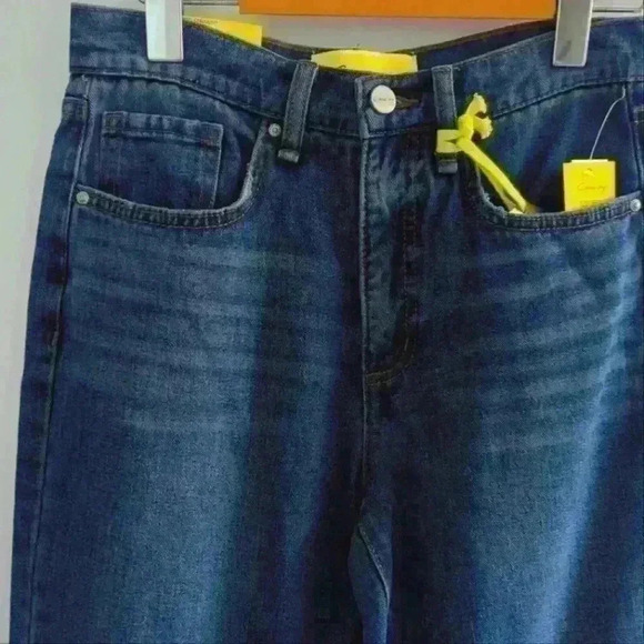 CIRCUS | Women's Medium Wash High-Rise Straight Relaxed Leg Jeans - Picture 3 of 4